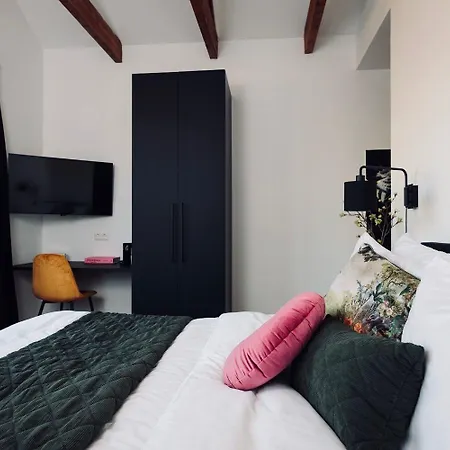 Boutique 43 Zaandam-amsterdam 2*